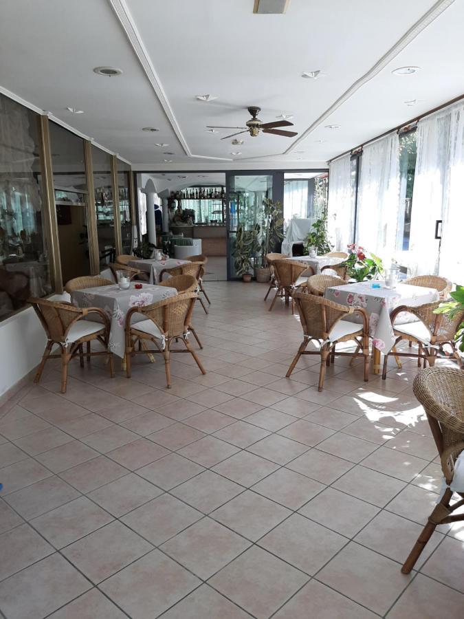 Hotel Alfredo'S ريميني المظهر الخارجي الصورة