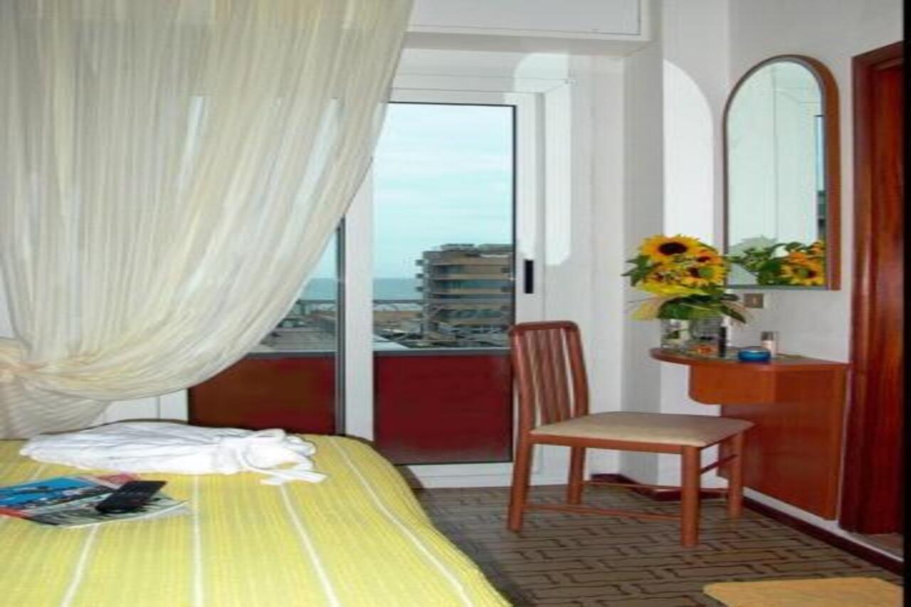 Hotel Alfredo'S ريميني المظهر الخارجي الصورة